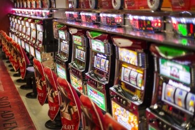 Mobile phone screen showing Lightning Baccarat betting layout with chip selection and live dealer video on ratutoto login